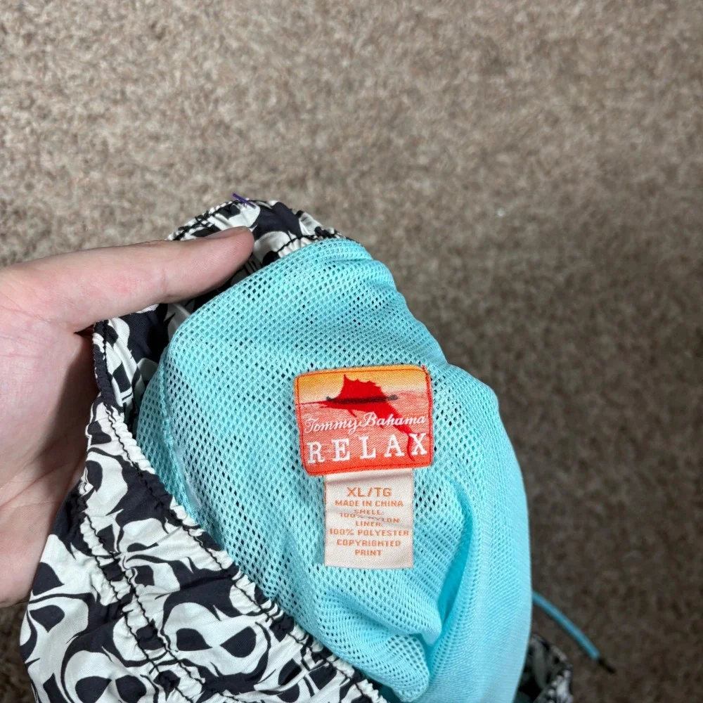 Tommy Bahama Relax Mens XL Swim Trunks Black White Geometric Wave Board Shorts - Picture 5 of 7